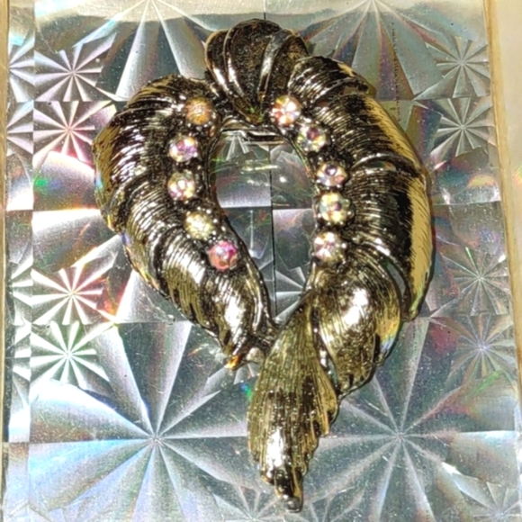 Vintage Leaf Wrap AB Crystal Brooch - Picture 3 of 16